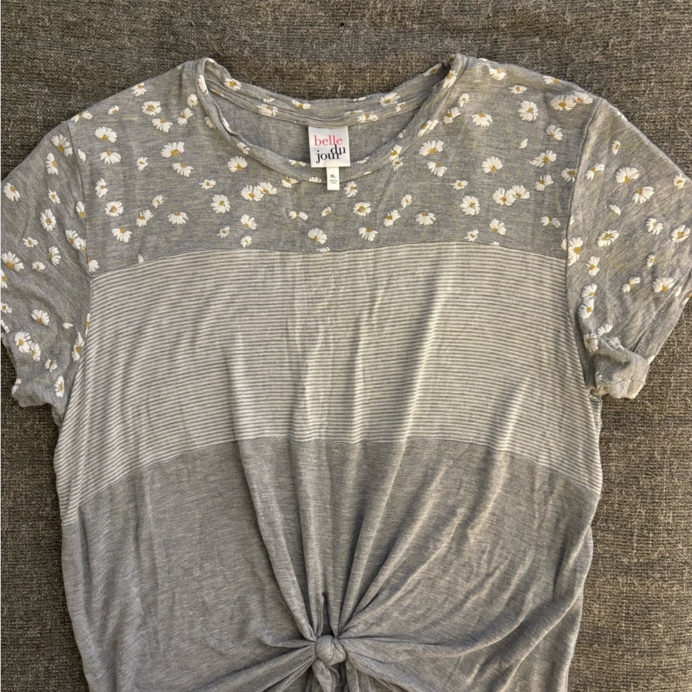 Belle Du Jour Gray and White Floral Knot-Front Jr Girls. Top